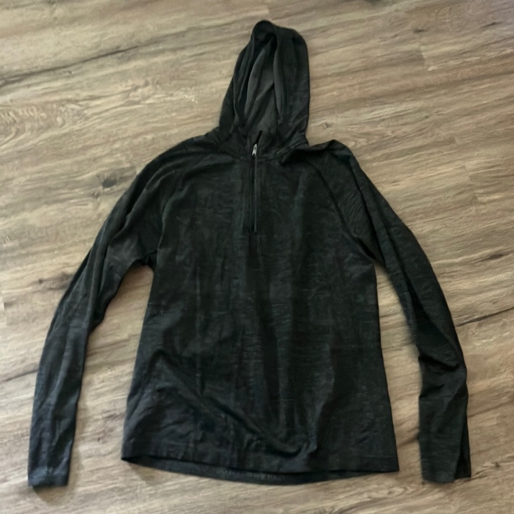 EUC Metal Vent Tech Hoodie 1/2 Zip
